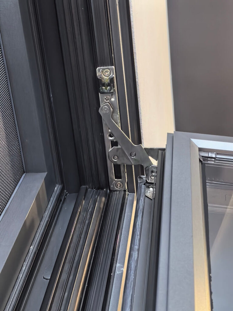 Thermal Break Aluminum Casement Window - Image 4